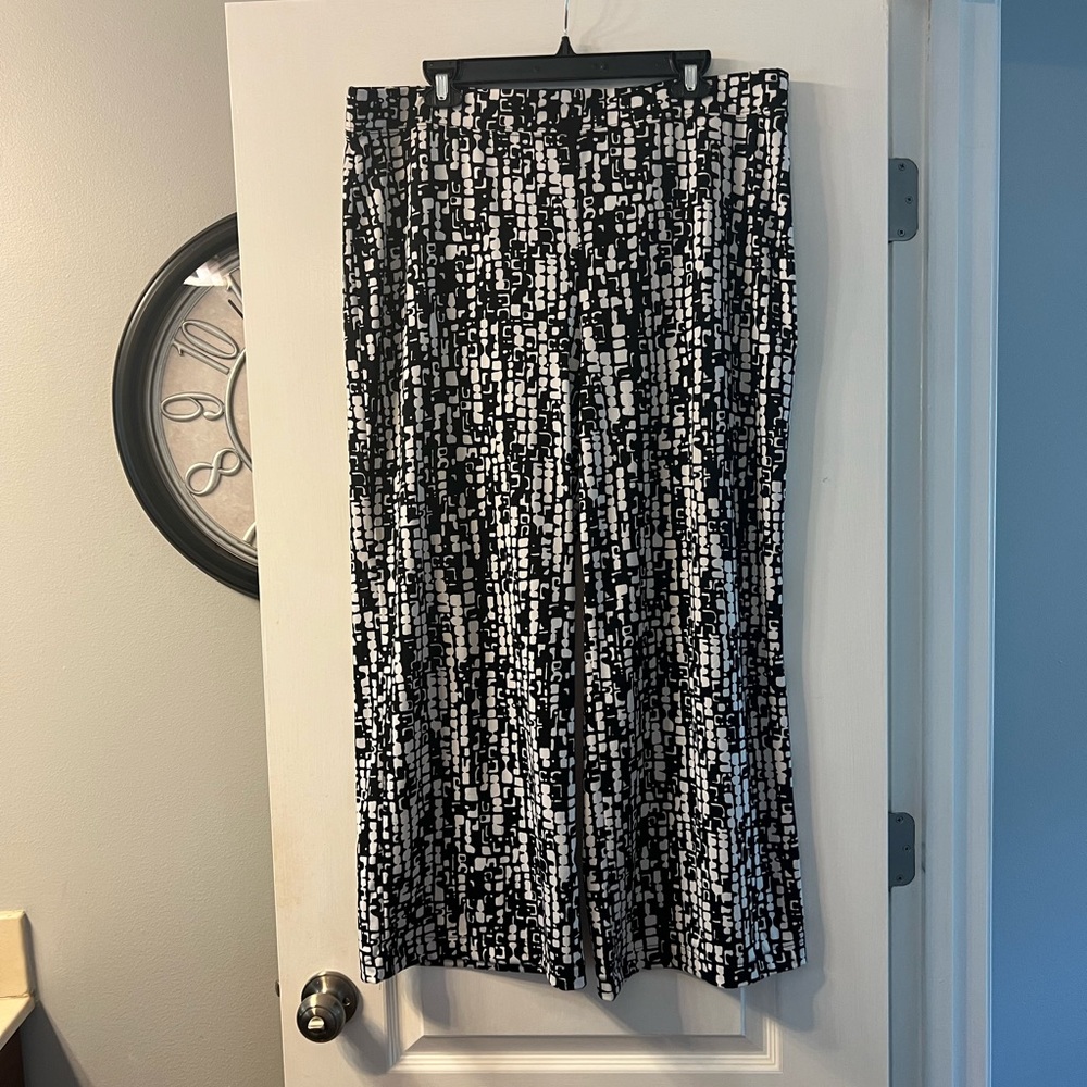 Southern Lady black and white pulling wide leg pants size XL